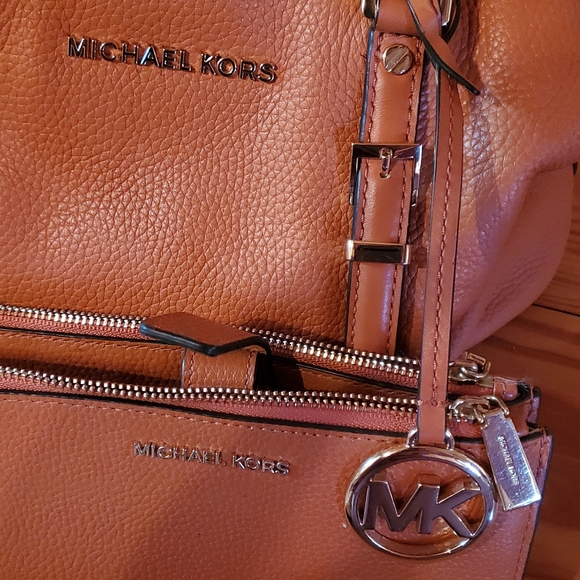 Michael Kors Bedford Legacy Burnt Orange Satchel and Wallet with storage bag. - Picture 4 of 7